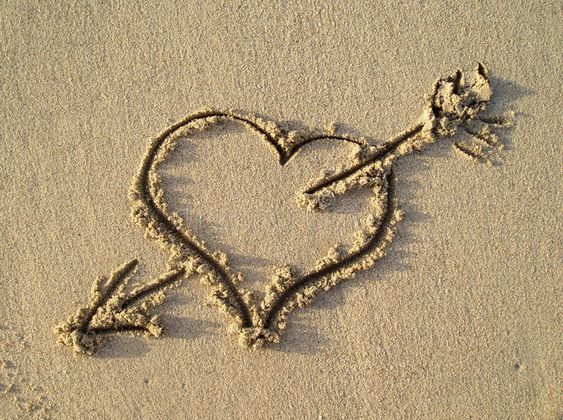 Love-spells-in-beach-islands